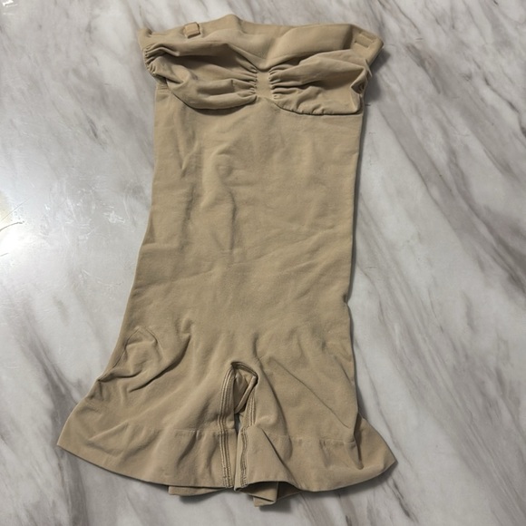 Skims body plunge mid thigh bodysuit in color tan  size small - Picture 4 of 12